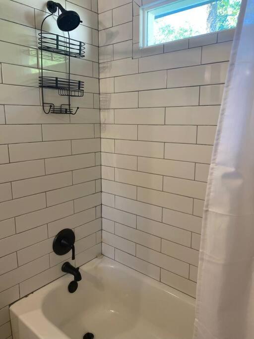 Cozy 2-Bedroom Farmhouse With Parking On Premise สเมอร์นา ภายนอก รูปภาพ
