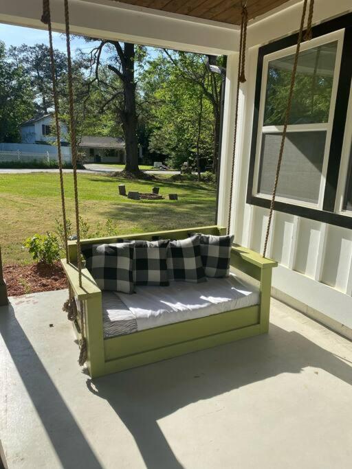 Cozy 2-Bedroom Farmhouse With Parking On Premise สเมอร์นา ภายนอก รูปภาพ